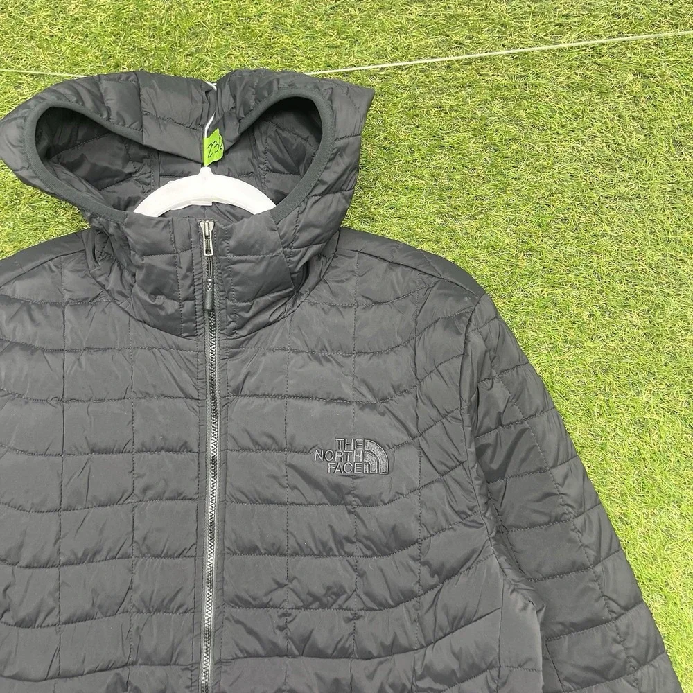 The North Face Thermoball Jacket Mens Medium Black Outdoor Hiking Zip Up NWT